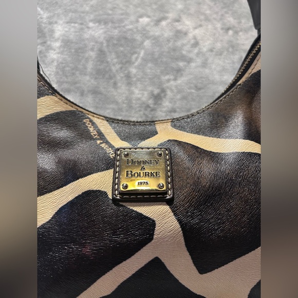 Dooney & Bourke Giraffe Print Hobo w/ Leather Strap & Trim and Gold Hardware - Picture 4 of 10